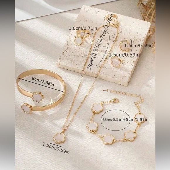 Elegant Gold and White Flower Jewelry Set - Picture 4 of 5